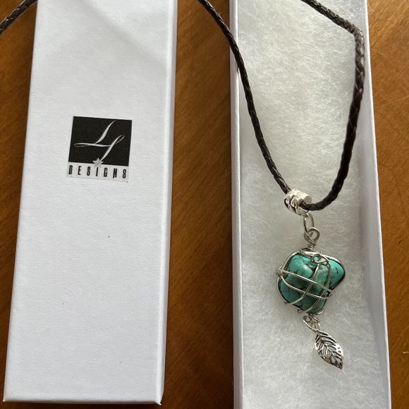 lf Designs: STONED & WIRED Turquoise Nugget Enveloped in silver - Picture 4 of 7